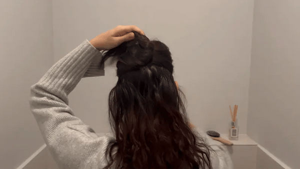 Usa il fermacapelli in omaggio!